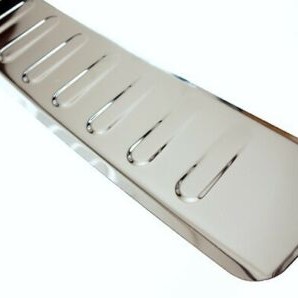 TRIM ΜΑΡΚΕ ΠΟΡΤ ΜΠΑΓΚΑΖ ΧΡΩΜΙΟ ΜΕΤΑΛΛΙΚΟ S-DIZAYN ΓΙΑ DACIA DUSTER 2018+ - 1 TEM.