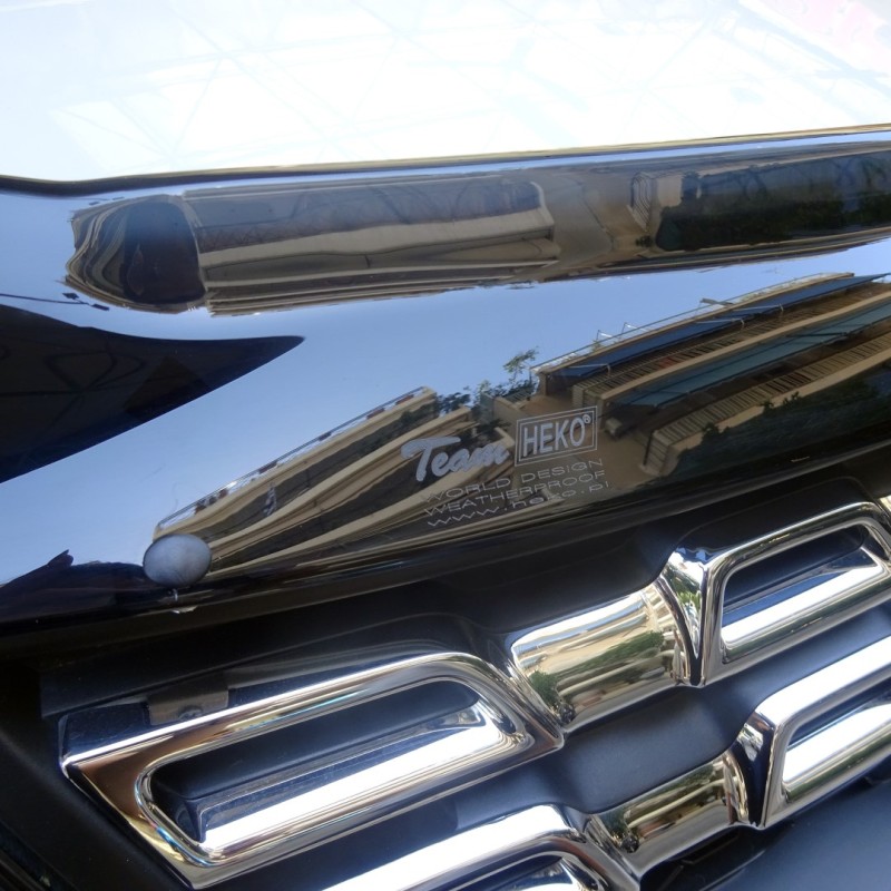 ΑΝΕΜΟΘΡΑΥΣΤΗΣ ΚΑΠΩ ΑΥΤΟΚΙΝΗΤΟΥ ΓΙΑ DACIA DUSTER 2010-2018 ΑΠΟ ΕΥΚΑΜΠΤΟ ΦΙΜΕ ΠΛΑΣΤΙΚΟ HEKO - 1 ΤΕΜ.