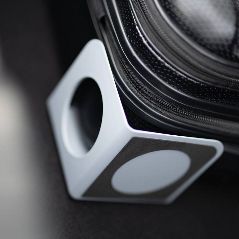 ΣΤΑΘΕΡΟΠΟΙΗΤΗΣ / ΔΙΑΧΩΡΙΣΤΙΚΟ STOPPER NOOK ΓΙΑ ΤΟ ΠΟΡΤ ΜΠΑΓΚΑΖ ΑΠΟ ΠΛΑΣΤΙΚΟ ΣΕ ΓΚΡΙ ΧΡΩΜΑ ΜΕ ΑΝΤΙΟΛΙΣΘΗΤΙΚΑ ΜΑΞΙΛΑΡΑΚΙΑ ΚΑΙ ΑΥΤΟΚΟΛΛΗΤΑ ΤΥΠΟΥ VELCRO RATI - 2 ΤΕΜ.